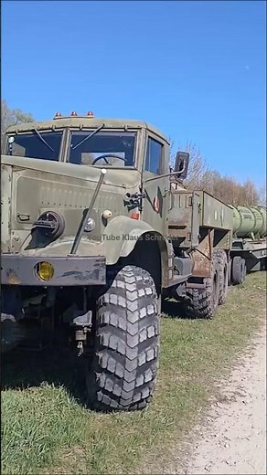 KrAZ 255b mit Rakete 3M8 Krug im Transportcontainer