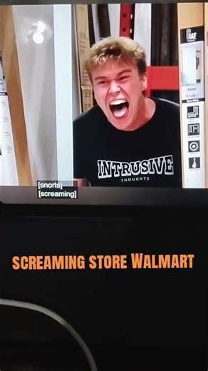 I'm love Walmart screaming store 😂😂😂😂
