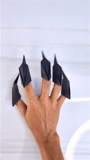Ungli Me Pehno Paper Nails