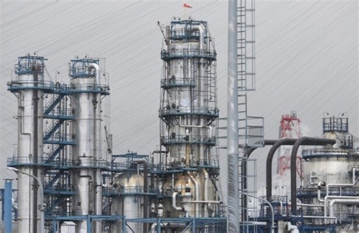 صور الأقمار الصناعية اظهرت اندلاع حرائق في محطتي ضخ على خط أنابيب نفط إماراتي رئيسي يتجاوز مضيق هرمز