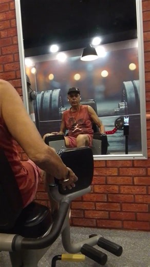 Wednesday 04.03.26 the seated inner adductor press for thaighes work out with machine