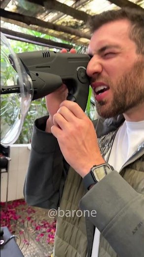 This spy microphone allows you to listen to all your neighbors' conversations