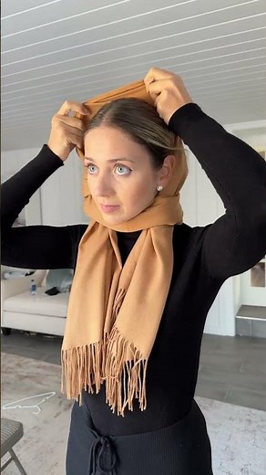 How to style a scarf for winter! Stay warm in the cold winter days while slaying this style #fashion