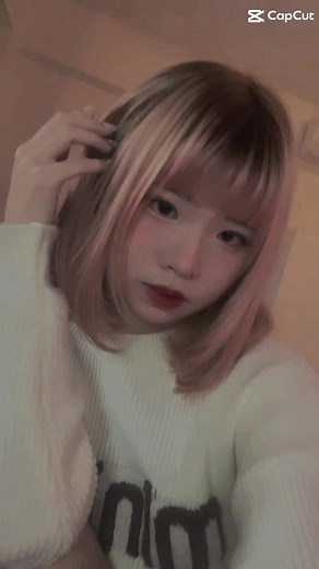How to Style Shoulder-Length Blonde Hair Effortlessly