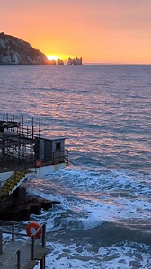 Sunset just now was rather spectacular! Steve was further along down on the beach so he will have got a much better angle than me. We only just made it, after a very busy day at the Gallery 😍 | Available Light Gallery & Gifts