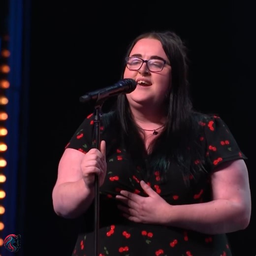 Supermarket worker Stacey Leadbeatter wins KSI's Golden Buzzer! | Talent Show