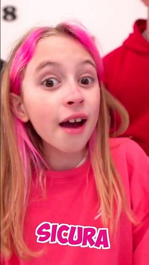 Giorgia apre tutte le uova di Pasqua di Squid Game 2 nella vita reale! #salvoegiorgia #shorts