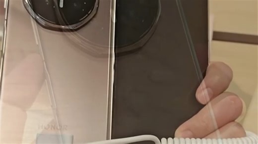 荣耀MagicV5机身轻薄 ai高效办公 电池续航强