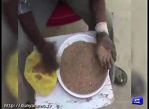 Man Addicted To Eat Sand in India - video Dailymotion