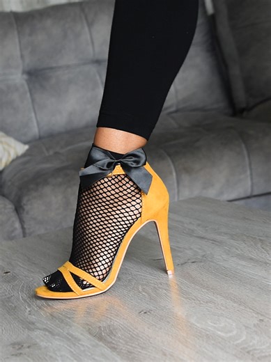 How to Style Your Heels for Cold Weather