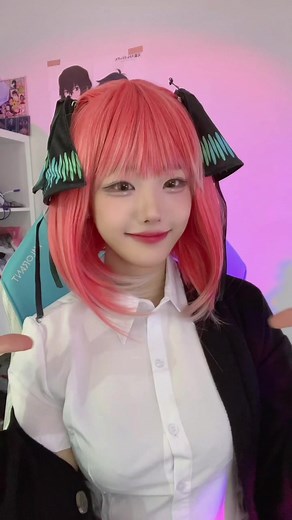 Nino Nakano Cosplay - Anime Costume Transformation