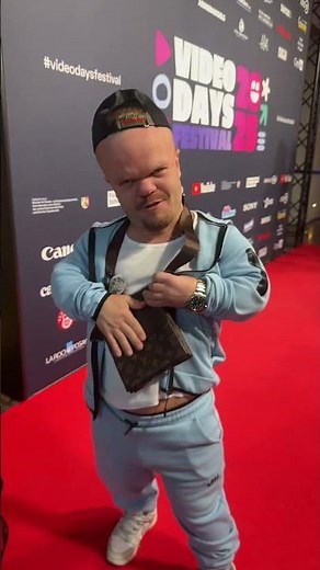 FRISCH AUS'M BARBER DIE FR*SSE SIE GLÄNZT😁✨
