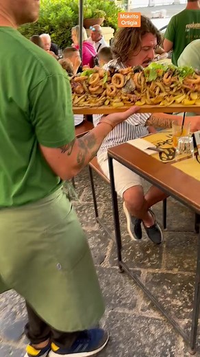 7.2M views · 62K reactions | Cosa sta atterrando?  . . . #mokrito #siracusa #ortigia #ortigiaisland #siracusamente #siracusafood #siracusa_bestphoto #visitsicily #visititaly #isoladiortigia #catania #ragusa #modica #palermo #sicilydiscovery #sicilyfood #siciliafoodporn #aperitivo #fastcasualfood #foodporn #foodpornlovers #aperitif #visitsicily #sicilia #vibes #siracusafood | Mokrito - Fast Casual Food | Facebook