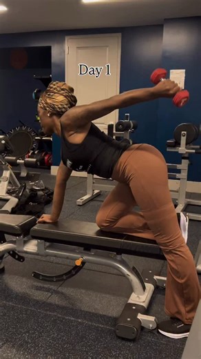 Owing myself consistency and discipline every damn day. Every rep, every set, every moment I show up now is me staying ready so I never have to get ready. Big concert coming, and I’m building the strength, focus to kill shit. Trainer @allenjfitness_ | Bella Blaq