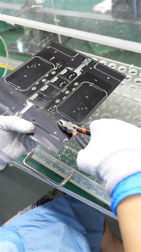 6.6K views · 78 reactions | She is cutting component leads from electronic PCB assemblies | PCB Assembly Manufacturing Process | SenRuiDa PCBA | Facebook