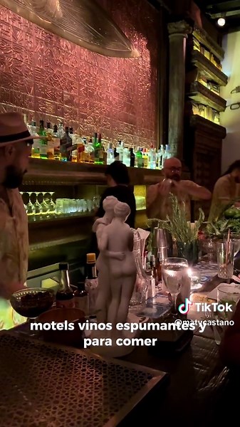 Rey de Copas: El Bar Más Lindo de Buenos Aires
