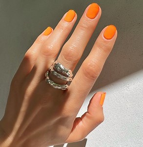 Esta manicura francesa en tonos naranjas es la más bonita de esta primavera 2022