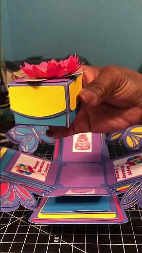 EXPLODING BOX | CRICUT DESIGN SPACE | SHORT VIDEO #cricuttutorial #explodingbox #diycraft