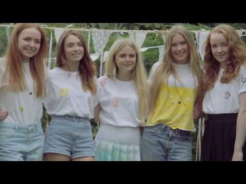 We Are Hairy People, A Garden Party