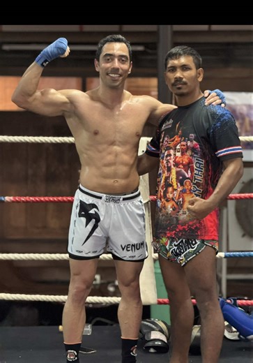 لقطة مع كابتن مارن في تايلاند 🌹 #تايلاند #رياضة #مواي_تاي #معسكر #تدريب لعمل برامج تدريب وتغذية ومتابعة ، يمكنكم الاشتراك رابط موقع رعد دوجو : ‏https://www.raaddojo.com/ ابدأ برنامجك الرياضي وحياتك الصحية من هذا الموقع رقم التواصل عن طريق الواتس اب : 81 80-6927-1653 ‬ لمتابعتي على منصات التواصل الإجتماعي: ‏Snapchat: / raaddojo ‏Instagram: / raad_dojo إيميل التواصل: ‏contact@raaddojo.com