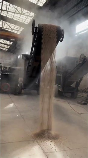 Powerful Mobile Crushing Machine! Big Stone Blocks Crushed Easily”