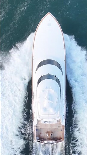 Viking 90’ Skybridge Nikki Bella at Bay Point #sportfish #yacht #vikingyachts