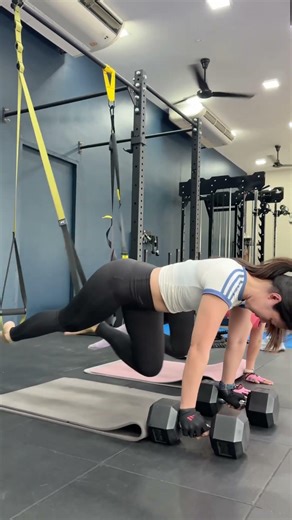 Don't arch your back, it'll fall down, bro! 🤣 #Funny #Chat #Humor #ComedyDuo