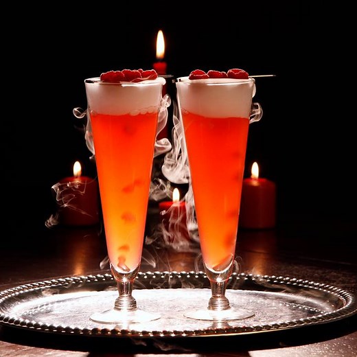 These Raspberry Cosmopolitans will make your day better 💝 >> thrl.st/2l8L56R | Thrillist