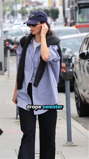 Kendall Jenner Enjoys a Laid-Back Bookstore Outing in West Hollywood.