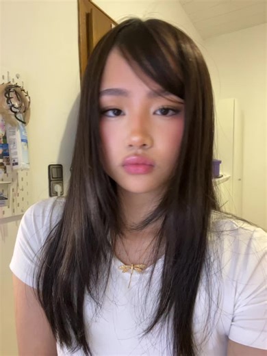 Expert Guide to Side Bangs and ABG Makeup Tutorial