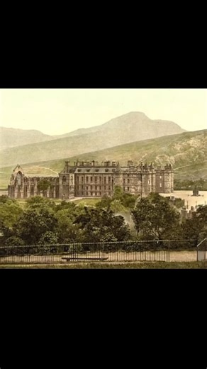 Holyrood Palace 🏰 🏴󠁧󠁢󠁳󠁣󠁴󠁿 Take a trip back in time in Edinburgh, Scotland - AI technology is allowing us to reimagine old photographs, bringing them to life as video animations. Edinburgh is a city of legends, castles, and foggy alure. Between hills, castles and stone candles, Edinburgh looks like it’s straight out of a fantasy book. Scotland’s capital combines history, mystery and medieval charm like few cities in the world. ✨🏰 ✅ Edinburgh Castle, built on a volcanic rock, dominates th