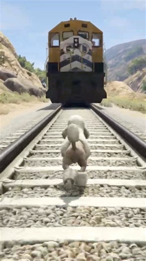 What animals can walk under the train? #gta5 #gta