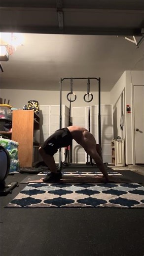 Back Bridge mobility training #fitover40 #back #bridge #mobility #mobiltytraining #flexibility #fitn