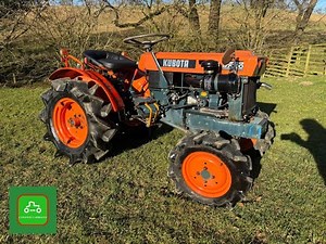 KUBOTA B7000 4X4 COMPACT TRACTOR SOLD BY www.catlowdycarriages.com