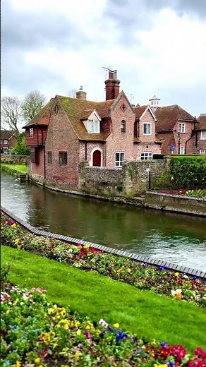 Canterbury hits different in spring 🌸