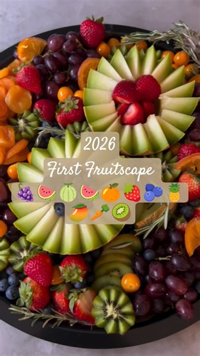 A must-have for your party! 🍉🍍Turn fresh fruits into a beautiful centerpiece your guests will love