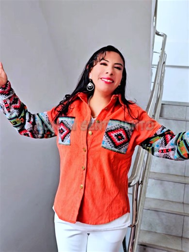 Dina Condori: Huayno Peruano y Folklore
