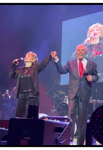 Un poco de lo que se vivió en “La despedida” de Angélica María y Enrique Guzmán el día de ayer 14 de febrero en el Teatro Metropolitan📍CDMX Una gran show, que se disfrutó al máximo.👏❤️ PRÓXIMA FECHA 19 de febrero (Teatro Galerías, Guadalajara📍) #angelicamaria #enriqueguzman #ladespedida #teatrometropolitan #lanoviademexico