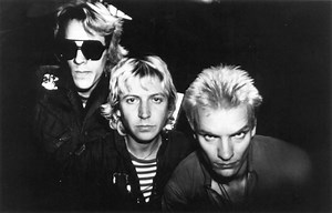 DON'T STAND SO CLOSE TO ME (EN ESPAÑOL) - The Police - LETRAS.COM