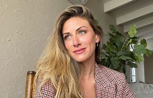 Perry Mattfeld Età, altezza, genitori, patrimonio netto, film, programmi TV e vita personale! - Biografia