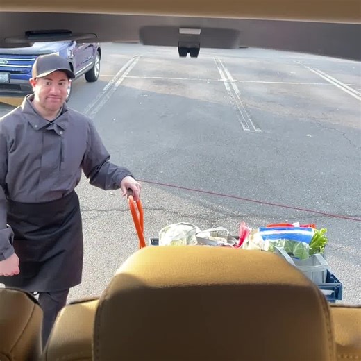 476 reactions · 83 comments | Not to be dramatic but DriveUp & Go changed my life. Order holiday groceries in the Safeway app today! | Safeway | Facebook