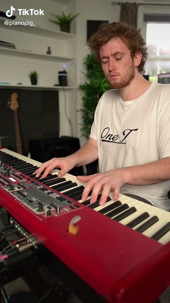 Micing up the grand #grandpiano #jazzpiano #neosoul #producer #musiciansoftiktok #beats #improvisation #pianopig