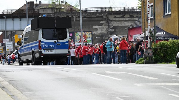 RWE gegen MSV Duisburg heute live: Wo läuft der Derbyknaller im TV und Stream?