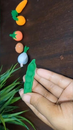 How To Make Clay Pea Pod #diy #peapod #clayart #food #vegetables #clayfood #shortvideo #reels