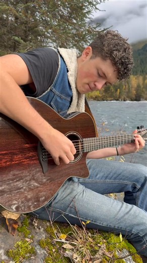 Crafted with a gorgeous all-Indian rosewood body and an individually voiced soundboard, the expressive, dynamic tone of the 💛 Dark Yellow Gc-RR might be just what you need to turn any autumn day practice session into a riveting experience. More info on the Dark Yellow RR: https://tinyurl.com/m8j83tt7 💛 Dark Yellow Gc-RR suggested retail price: € 2,854 / $ 3,366 Local prices may vary. Please reach out to your nearest Furch retailer for more information. The Furch Composite Neck Reinforcement (C