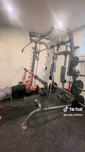 Mastering the 225 Bench Press Technique