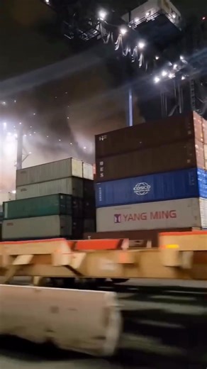 1.4K views | Container ship fire at the port in San Pedro ......