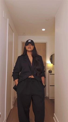 Me and simple outfits 🤝🤝 Blazer @H&M Jewelry @chicnsleek.ng Bag @SHEIN Hair @Naijahairfactory Hat @footlocker @Foot Locker Canada Shoes @Nike #simpleoutfit #basicoutfit #ootd #fashion #blackonblack