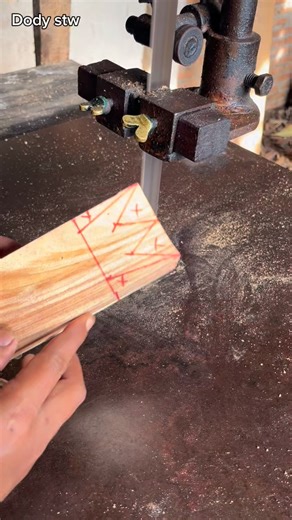 Dody Stw | Bandsaw skills make 3D patterns✅ #fblifestyle #woodworking #bandsawskills #carpenter #tipsdantrik #tutorial #creativeideas #DIY | Instagram