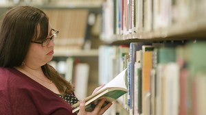 “It’s hard to explain my job, because when you say things like cataloguing and metadata, people’s eyes tend to glaze over” Carlie Maloney’s job as a cataloguing librarian is anything but boring! Her work not only ensures important information is available and easily accessible to all Canadians, but also plays an important role in the democratic process. By making use of new technologies and projects, over 140 000 government of Canada publications (some dating back to Confederation) have now been